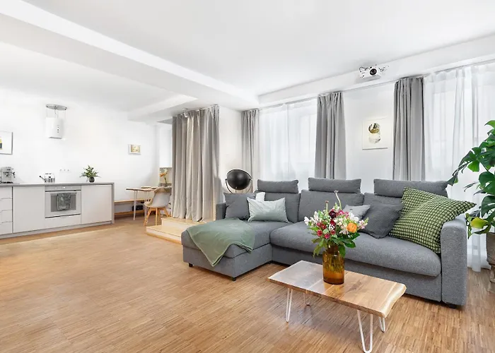 Stylish Apartment With Home Cinema, 2-Min Tram