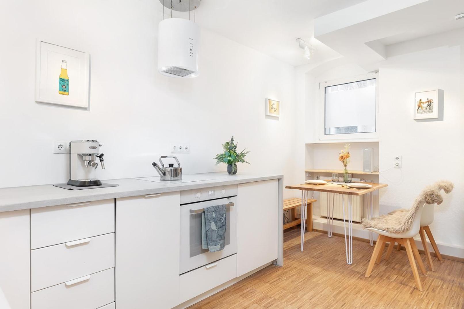 Stylish With Cinema, 2-min Tram Appartement Berlijn