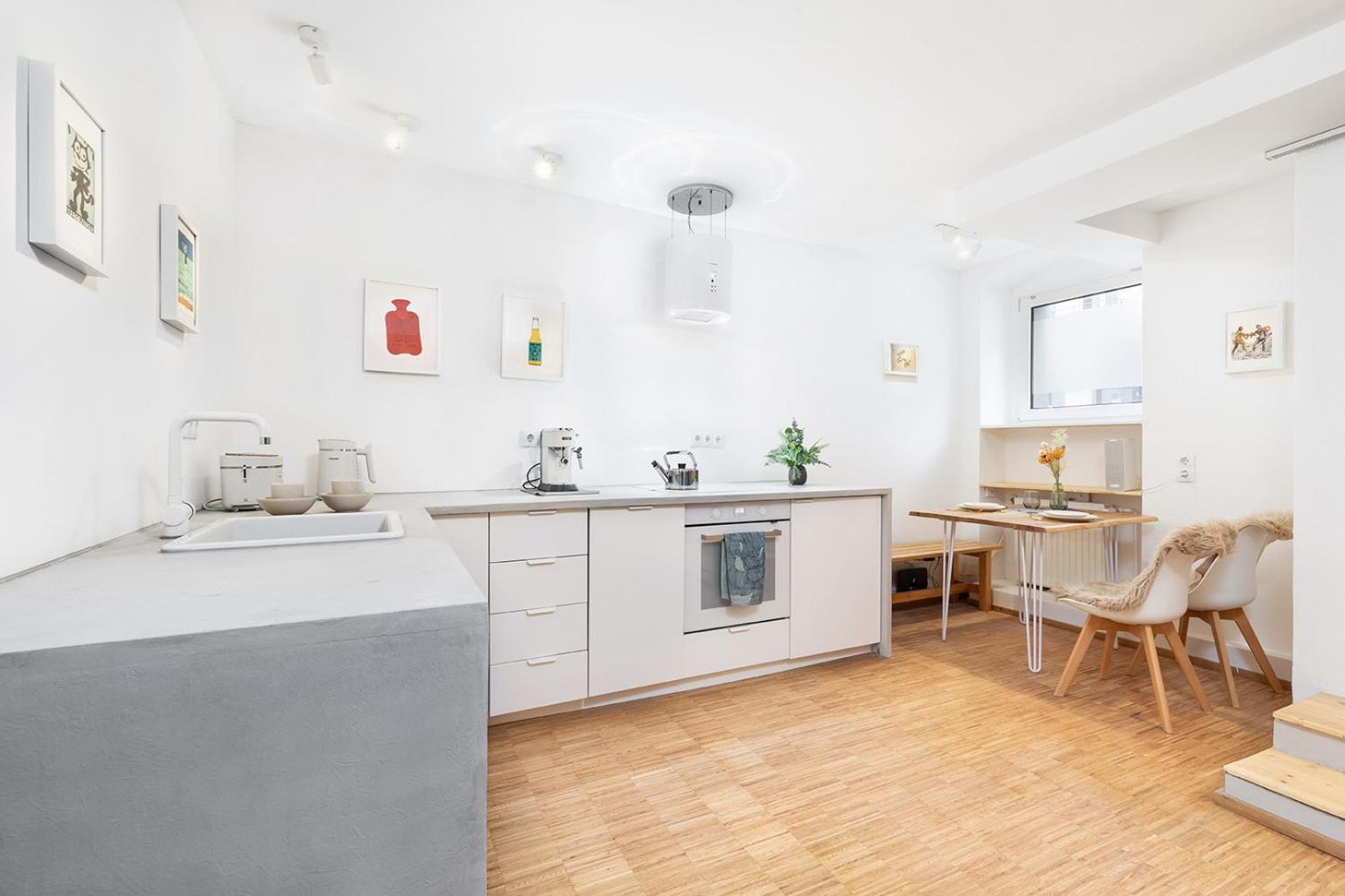 Stylish With Cinema, 2-min Tram Appartement
